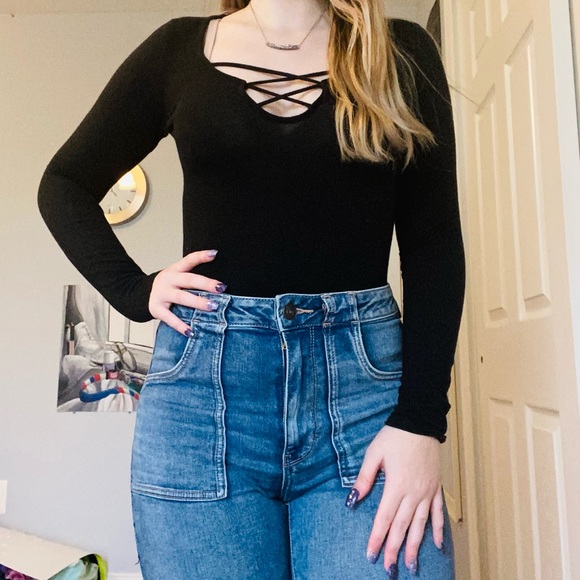 🔴SOLD ELSEWHERE🔴Hollister Criss-Cross Long Sleeve Black Bodysuit - Picture 2 of 5